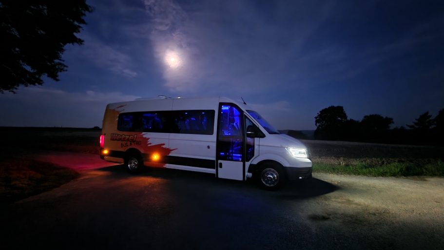 VW Crafter bei Nacht